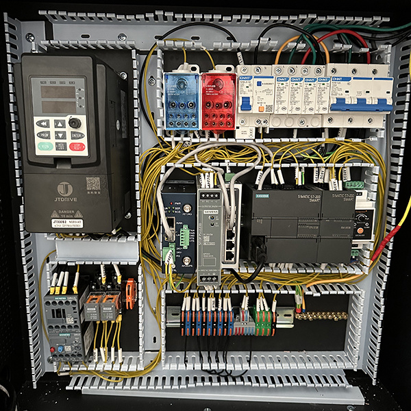 Single Point Rack Hydro LIANLI 16 units hydro rack hydro cooling system for Antminer S21 xp Hyd ...